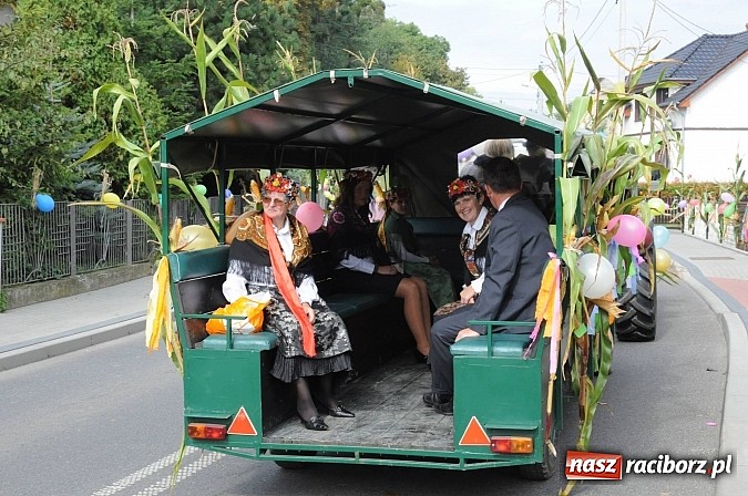 Zdjęcie w galerii na portalu naszraciborz.pl: VIP-y i specjalna ochrona na dożynkach w Pawłowie wiadomości z regionu