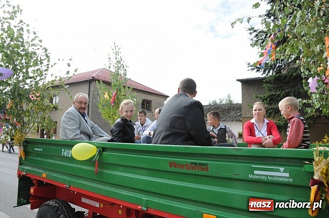 Zdjęcie w galerii na portalu naszraciborz.pl: VIP-y i specjalna ochrona na dożynkach w Pawłowie wiadomości z regionu