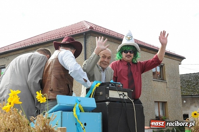 Zdjęcie w galerii na portalu naszraciborz.pl: VIP-y i specjalna ochrona na dożynkach w Pawłowie wiadomości z regionu