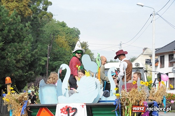 Zdjęcie w galerii na portalu naszraciborz.pl: VIP-y i specjalna ochrona na dożynkach w Pawłowie wiadomości z regionu