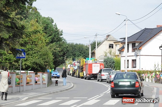 Zdjęcie w galerii na portalu naszraciborz.pl: VIP-y i specjalna ochrona na dożynkach w Pawłowie wiadomości z regionu
