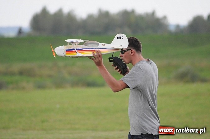 Zdjęcie w galerii na portalu naszraciborz.pl: Raciborskie air-show z dużą frekwencją wiadomości z regionu
