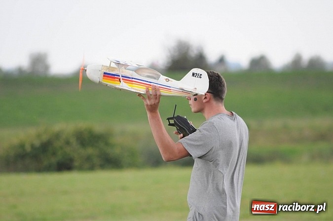 Zdjęcie w galerii na portalu naszraciborz.pl: Raciborskie air-show z dużą frekwencją wiadomości z regionu