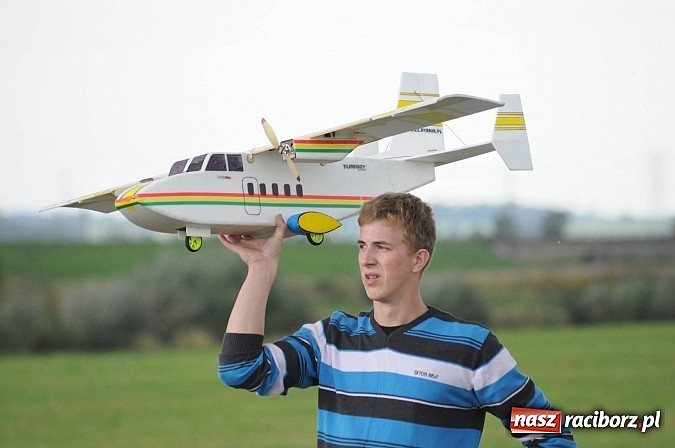 Zdjęcie w galerii na portalu naszraciborz.pl: Raciborskie air-show z dużą frekwencją wiadomości z regionu