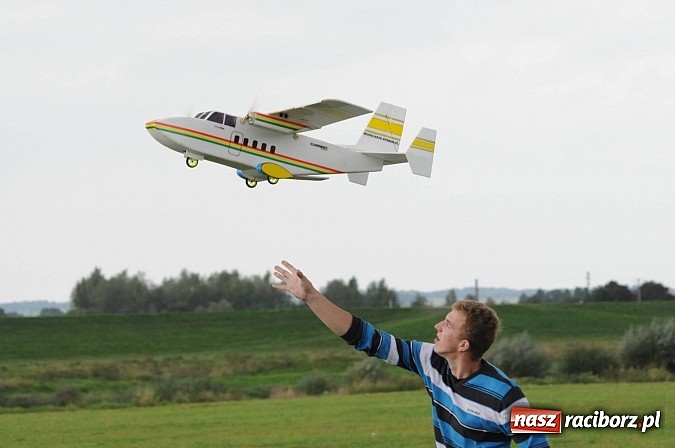 Zdjęcie w galerii na portalu naszraciborz.pl: Raciborskie air-show z dużą frekwencją wiadomości z regionu