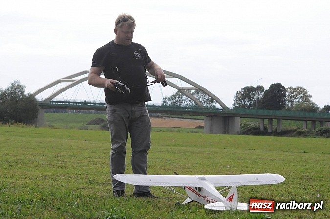 Zdjęcie w galerii na portalu naszraciborz.pl: Raciborskie air-show z dużą frekwencją wiadomości z regionu