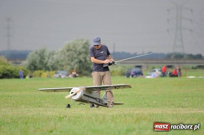 Zdjęcie w galerii na portalu naszraciborz.pl: Raciborskie air-show z dużą frekwencją wiadomości z regionu