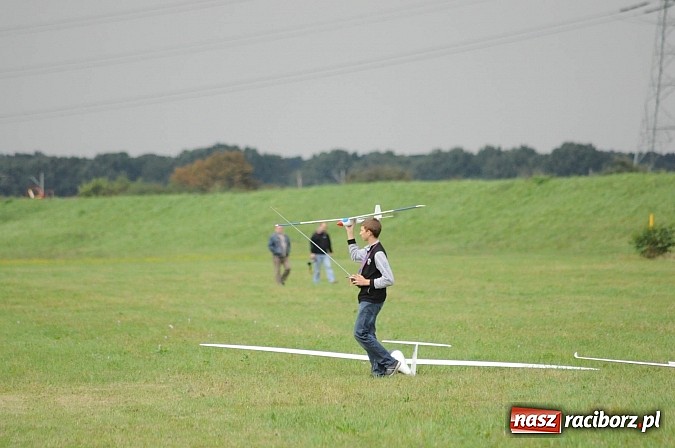 Zdjęcie w galerii na portalu naszraciborz.pl: Raciborskie air-show z dużą frekwencją wiadomości z regionu