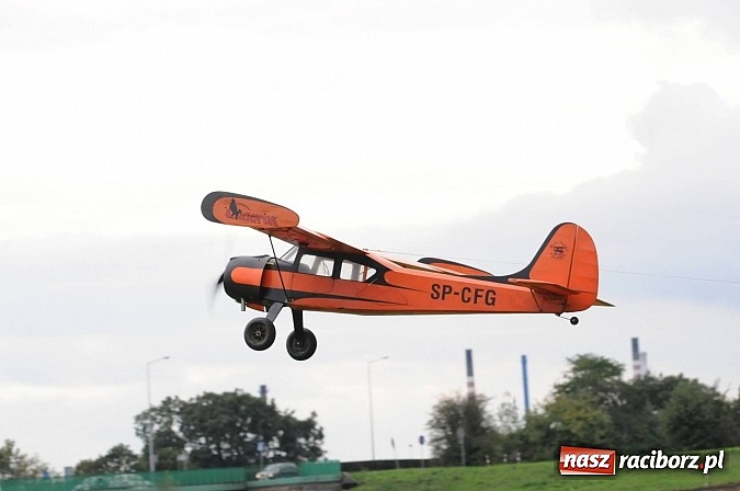 Zdjęcie w galerii na portalu naszraciborz.pl: Raciborskie air-show z dużą frekwencją wiadomości z regionu