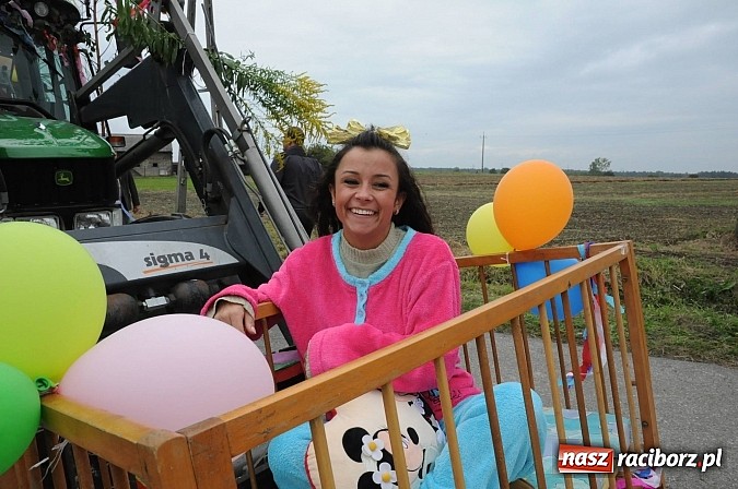 Zdjęcie w galerii na portalu naszraciborz.pl: Malutkie Łańce z długim barwnym korowodem wiadomości z regionu