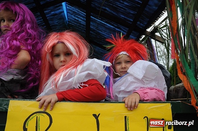 Zdjęcie w galerii na portalu naszraciborz.pl: Malutkie Łańce z długim barwnym korowodem wiadomości z regionu