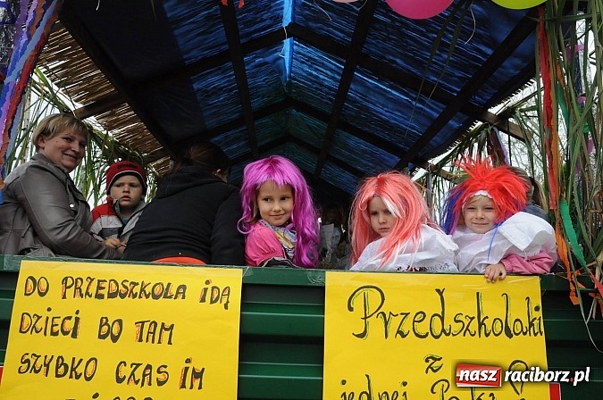 Zdjęcie w galerii na portalu naszraciborz.pl: Malutkie Łańce z długim barwnym korowodem wiadomości z regionu