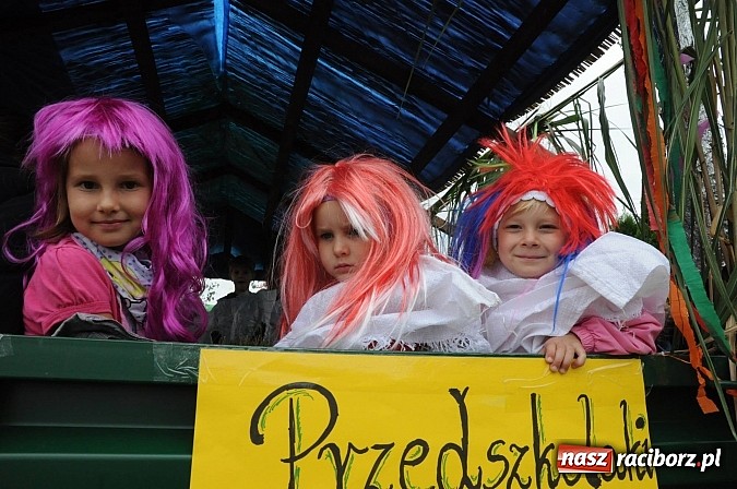 Zdjęcie w galerii na portalu naszraciborz.pl: Malutkie Łańce z długim barwnym korowodem wiadomości z regionu