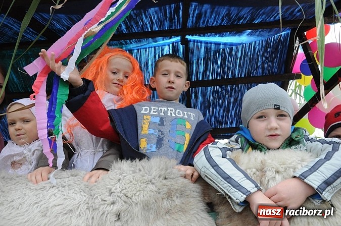 Zdjęcie w galerii na portalu naszraciborz.pl: Malutkie Łańce z długim barwnym korowodem wiadomości z regionu