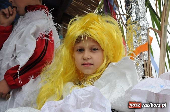 Zdjęcie w galerii na portalu naszraciborz.pl: Malutkie Łańce z długim barwnym korowodem wiadomości z regionu