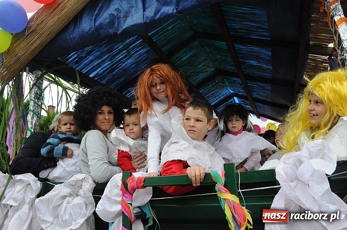 Zdjęcie w galerii na portalu naszraciborz.pl: Malutkie Łańce z długim barwnym korowodem wiadomości z regionu