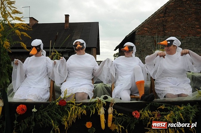 Zdjęcie w galerii na portalu naszraciborz.pl: Malutkie Łańce z długim barwnym korowodem wiadomości z regionu