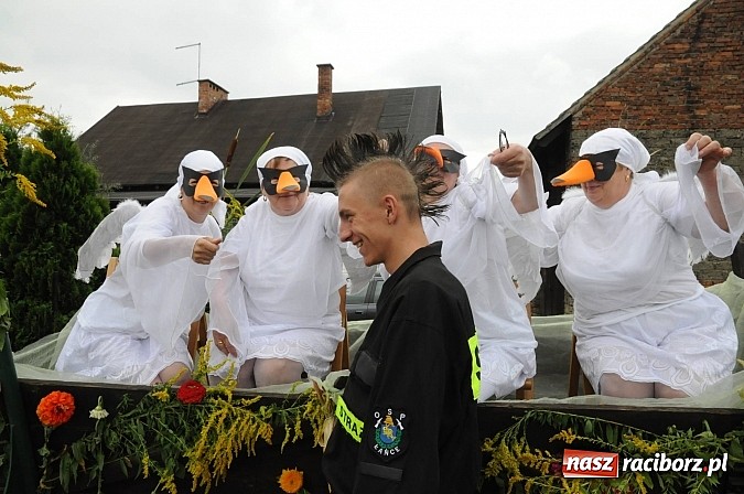 Zdjęcie w galerii na portalu naszraciborz.pl: Malutkie Łańce z długim barwnym korowodem wiadomości z regionu
