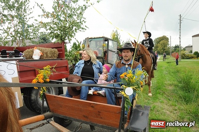 Zdjęcie w galerii na portalu naszraciborz.pl: Malutkie Łańce z długim barwnym korowodem wiadomości z regionu