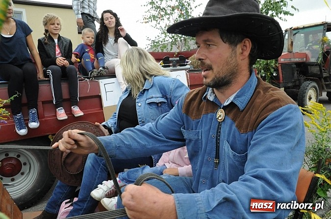 Zdjęcie w galerii na portalu naszraciborz.pl: Malutkie Łańce z długim barwnym korowodem wiadomości z regionu