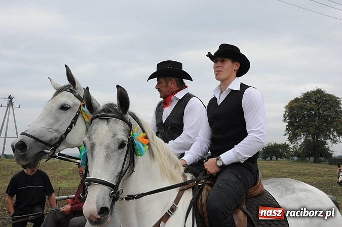 Zdjęcie w galerii na portalu naszraciborz.pl: Malutkie Łańce z długim barwnym korowodem wiadomości z regionu
