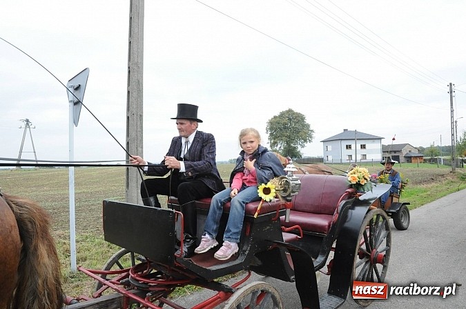 Zdjęcie w galerii na portalu naszraciborz.pl: Malutkie Łańce z długim barwnym korowodem wiadomości z regionu