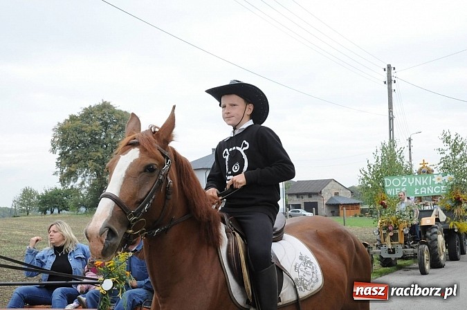 Zdjęcie w galerii na portalu naszraciborz.pl: Malutkie Łańce z długim barwnym korowodem wiadomości z regionu