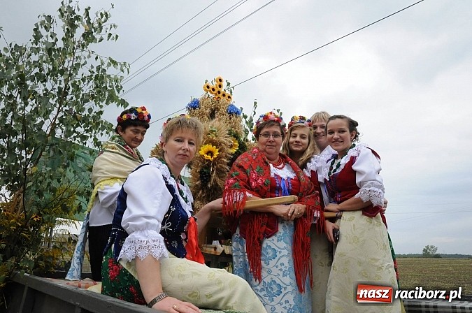 Zdjęcie w galerii na portalu naszraciborz.pl: Malutkie Łańce z długim barwnym korowodem wiadomości z regionu