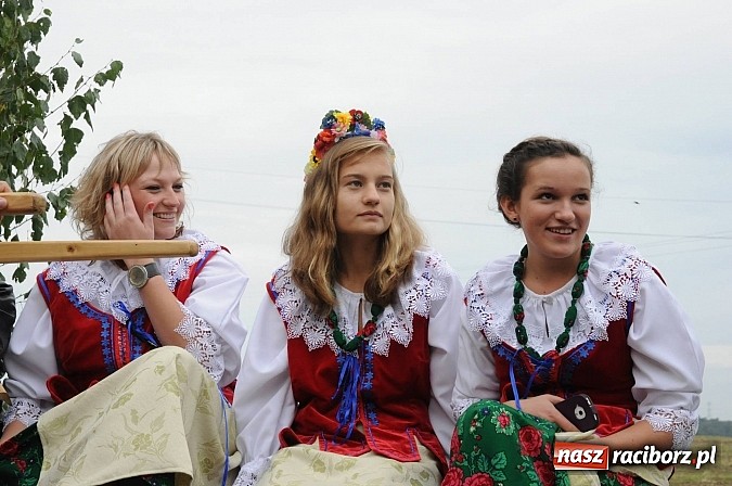 Zdjęcie w galerii na portalu naszraciborz.pl: Malutkie Łańce z długim barwnym korowodem wiadomości z regionu