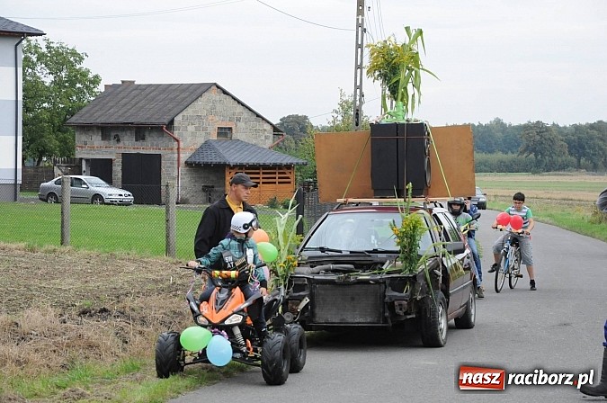 Zdjęcie w galerii na portalu naszraciborz.pl: Malutkie Łańce z długim barwnym korowodem wiadomości z regionu