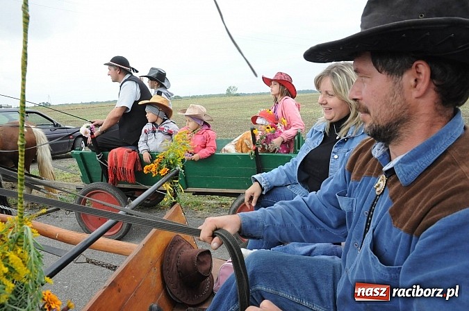 Zdjęcie w galerii na portalu naszraciborz.pl: Malutkie Łańce z długim barwnym korowodem wiadomości z regionu