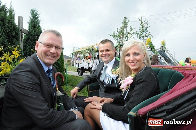 Zdjęcie w galerii na portalu naszraciborz.pl: Malutkie Łańce z długim barwnym korowodem wiadomości z regionu