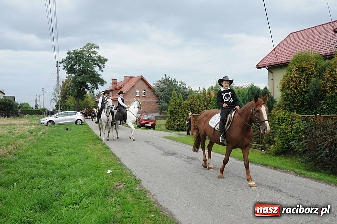 Zdjęcie w galerii na portalu naszraciborz.pl: Malutkie Łańce z długim barwnym korowodem wiadomości z regionu