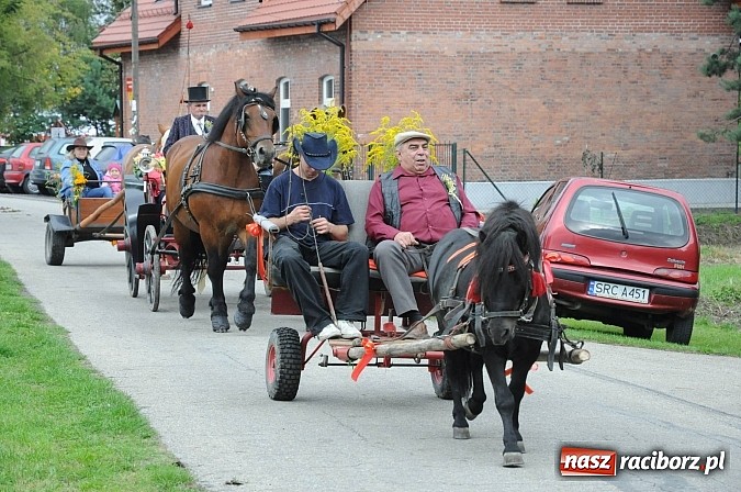 Zdjęcie w galerii na portalu naszraciborz.pl: Malutkie Łańce z długim barwnym korowodem wiadomości z regionu