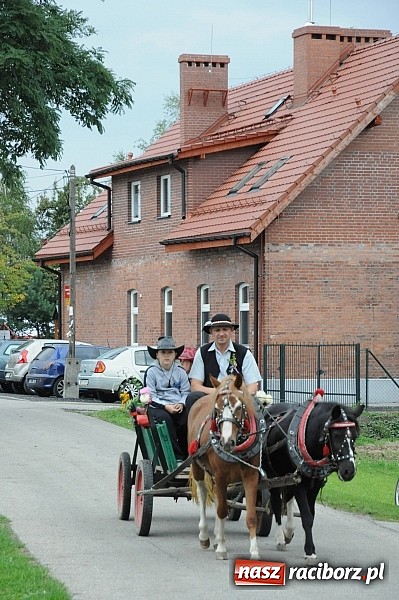 Zdjęcie w galerii na portalu naszraciborz.pl: Malutkie Łańce z długim barwnym korowodem wiadomości z regionu