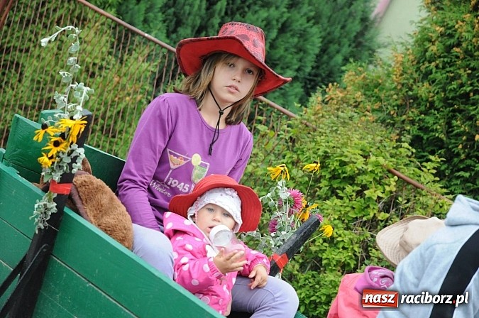 Zdjęcie w galerii na portalu naszraciborz.pl: Malutkie Łańce z długim barwnym korowodem wiadomości z regionu