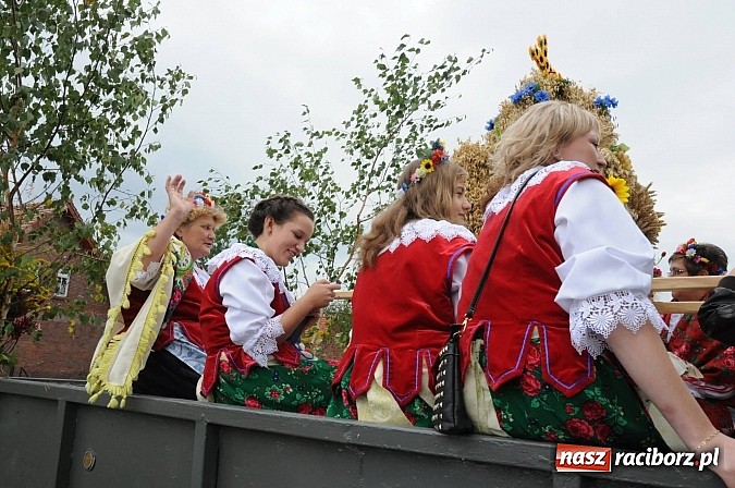 Zdjęcie w galerii na portalu naszraciborz.pl: Malutkie Łańce z długim barwnym korowodem wiadomości z regionu