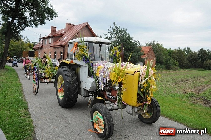 Zdjęcie w galerii na portalu naszraciborz.pl: Malutkie Łańce z długim barwnym korowodem wiadomości z regionu