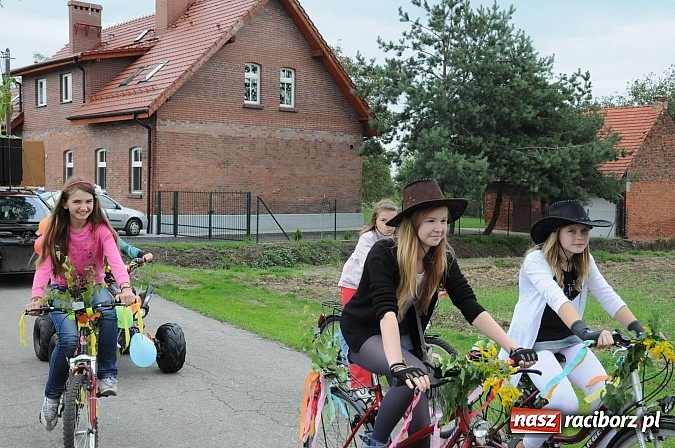 Zdjęcie w galerii na portalu naszraciborz.pl: Malutkie Łańce z długim barwnym korowodem wiadomości z regionu