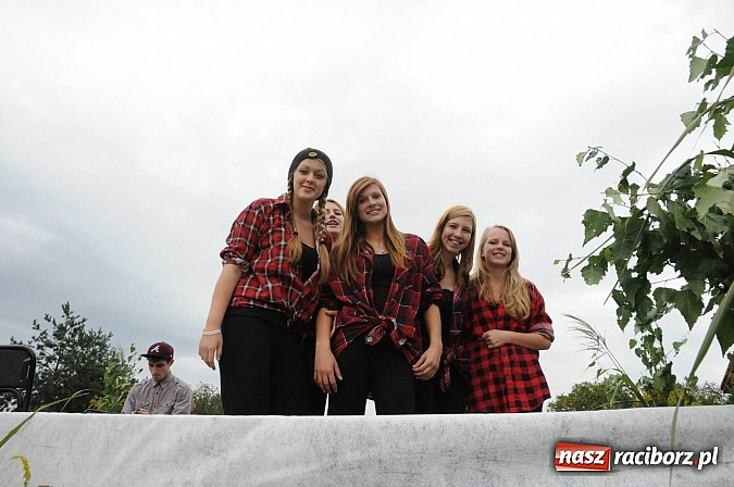 Zdjęcie w galerii na portalu naszraciborz.pl: Malutkie Łańce z długim barwnym korowodem wiadomości z regionu