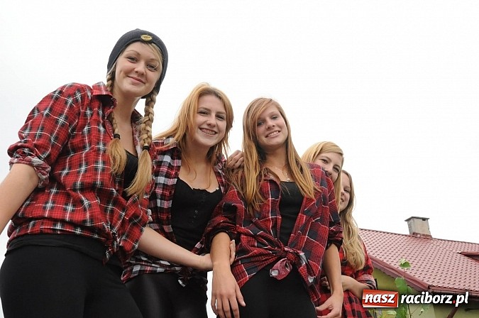 Zdjęcie w galerii na portalu naszraciborz.pl: Malutkie Łańce z długim barwnym korowodem wiadomości z regionu