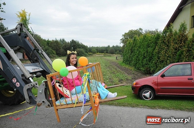 Zdjęcie w galerii na portalu naszraciborz.pl: Malutkie Łańce z długim barwnym korowodem wiadomości z regionu