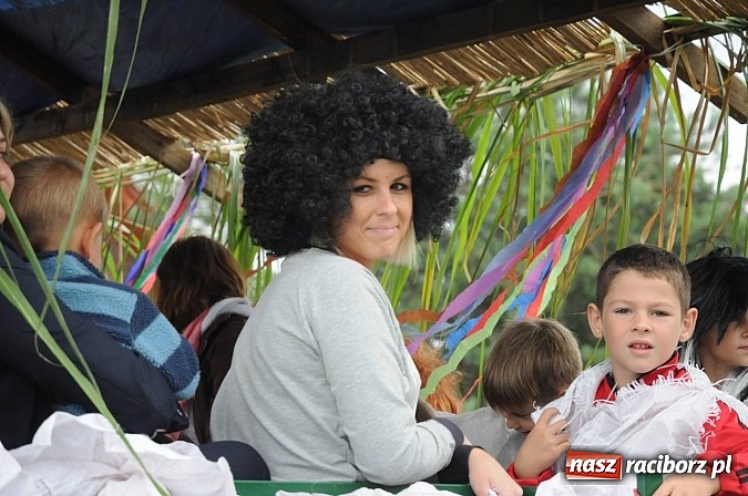 Zdjęcie w galerii na portalu naszraciborz.pl: Malutkie Łańce z długim barwnym korowodem wiadomości z regionu