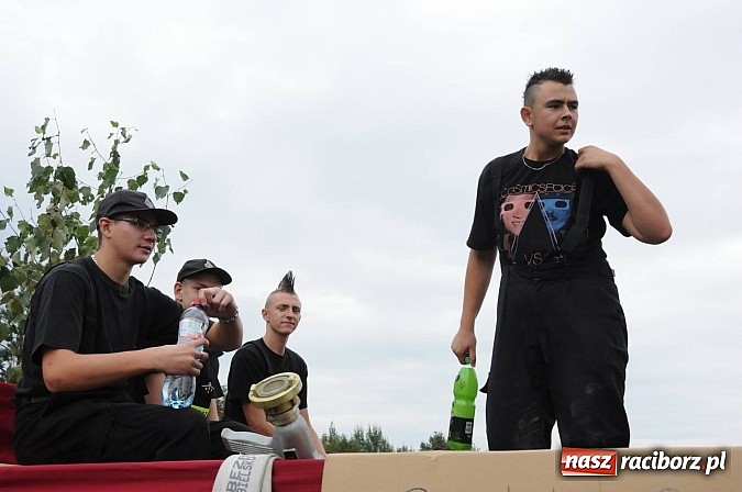 Zdjęcie w galerii na portalu naszraciborz.pl: Malutkie Łańce z długim barwnym korowodem wiadomości z regionu