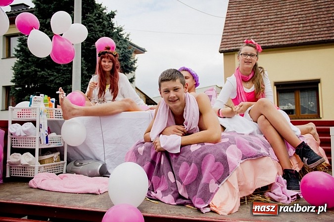 Zdjęcie w galerii na portalu naszraciborz.pl: Dożynki Sudół 2013. Wiejskie SPA z dojazdem do klienta wiadomości z regionu