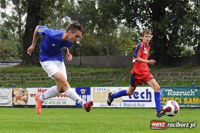 Zdjęcie w galerii na portalu naszraciborz.pl: Krzanowice wygrywają w juniorskim hicie wiadomości z regionu