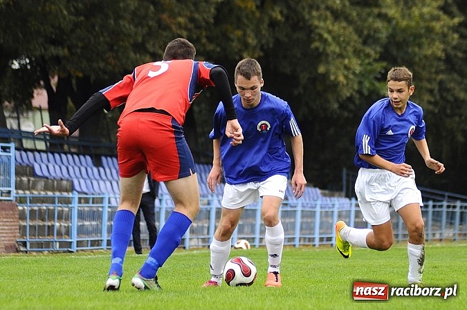 Zdjęcie w galerii na portalu naszraciborz.pl: Krzanowice wygrywają w juniorskim hicie wiadomości z regionu
