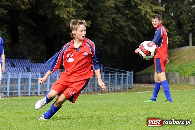 Zdjęcie w galerii na portalu naszraciborz.pl: Krzanowice wygrywają w juniorskim hicie wiadomości z regionu