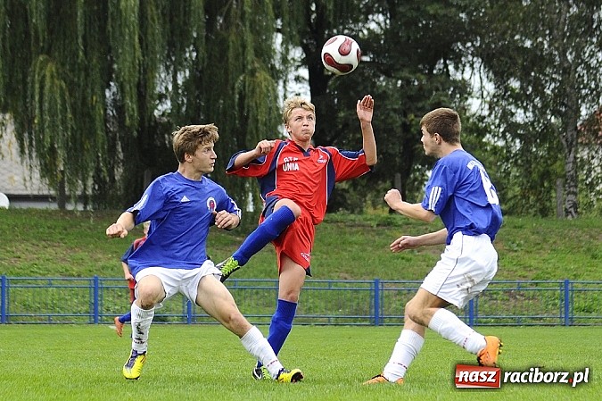 Zdjęcie w galerii na portalu naszraciborz.pl: Krzanowice wygrywają w juniorskim hicie wiadomości z regionu