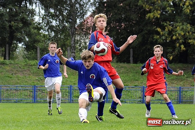 Zdjęcie w galerii na portalu naszraciborz.pl: Krzanowice wygrywają w juniorskim hicie wiadomości z regionu